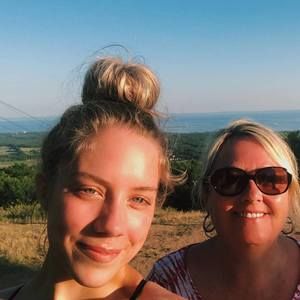 Meet your Posher, Debra